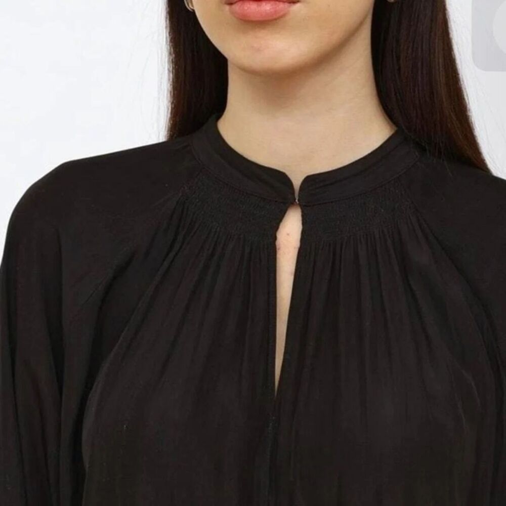 Aritzia WIlfred size small black keyhole neck career blouse long sleeves